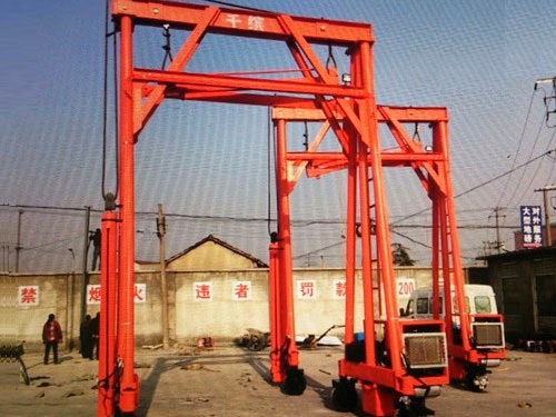 移動式集裝箱吊車