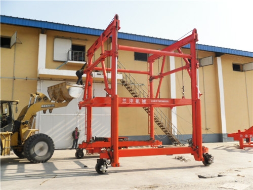 移動式集裝箱吊車