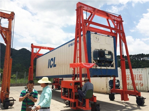 分體移動式集裝箱吊車
