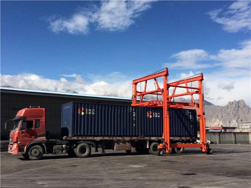 聯(lián)體移動(dòng)式集裝箱吊車