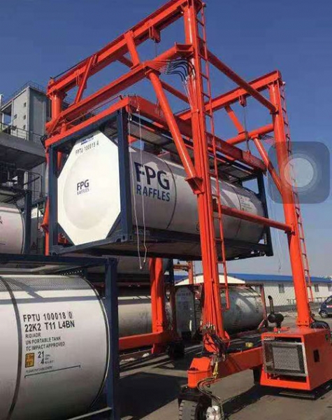 聯(lián)體移動(dòng)式集裝箱吊車