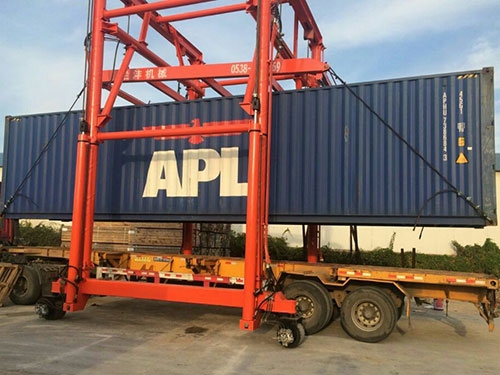 聯(lián)體移動(dòng)式集裝箱吊車