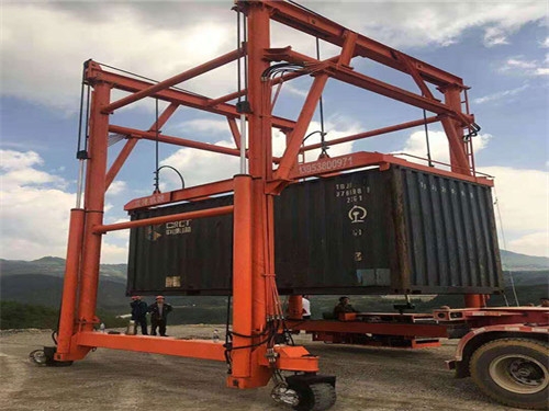 聯(lián)體移動式集裝箱吊車